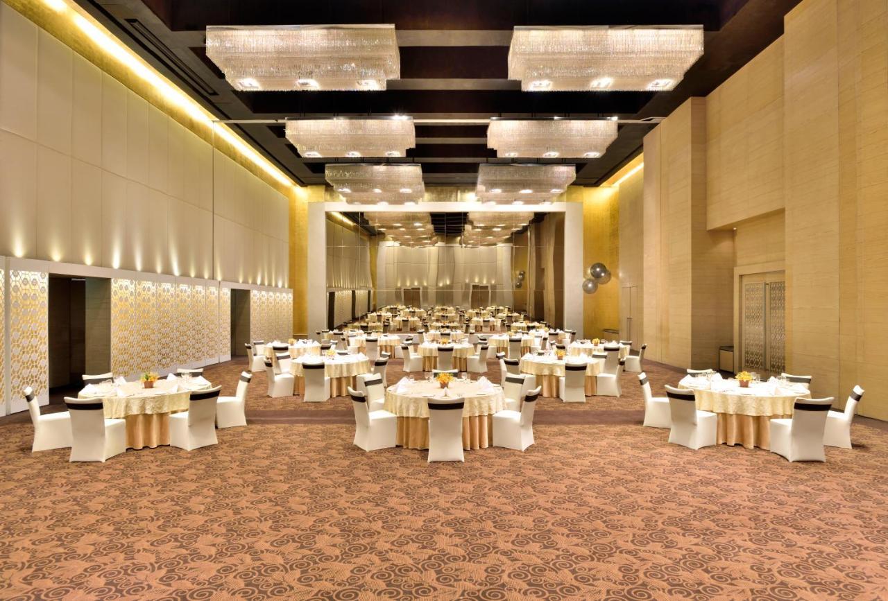 The Westin Hyderabad Mindspace Exterior foto