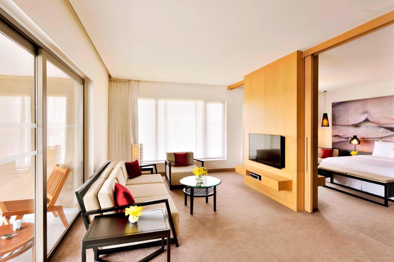 The Westin Hyderabad Mindspace Exterior foto